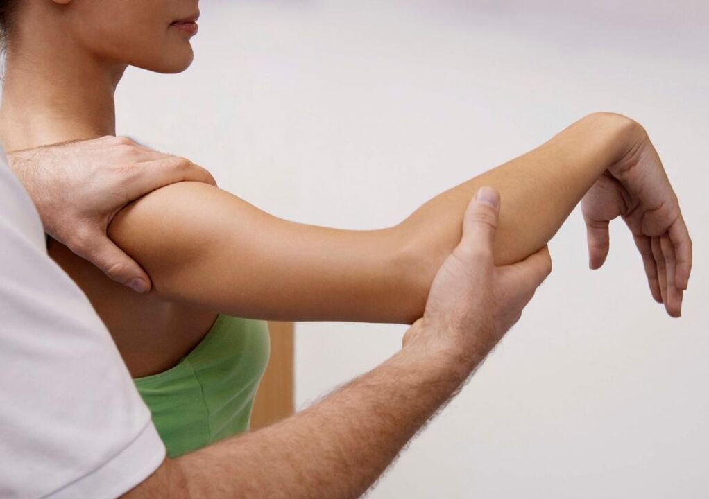 To accurately diagnose arthrosis of the shoulder joint, the doctor conducts a number of necessary tests. 