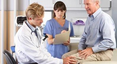 Patient with osteoarthritis when inspecting orthopedics