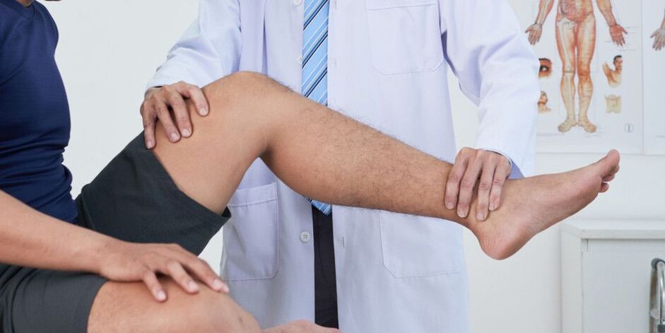 Knee examination at the doctor